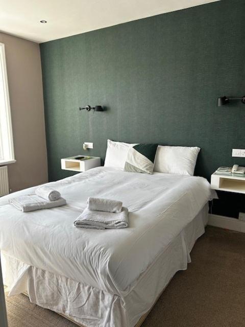 The Limes Bar And Hotel Needham Market Экстерьер фото